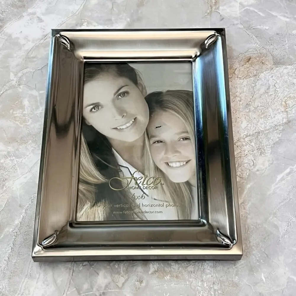 Fetco Shiny Ashby Pewter Picture Frame 4x6 in Silver Free Standing Home Decor